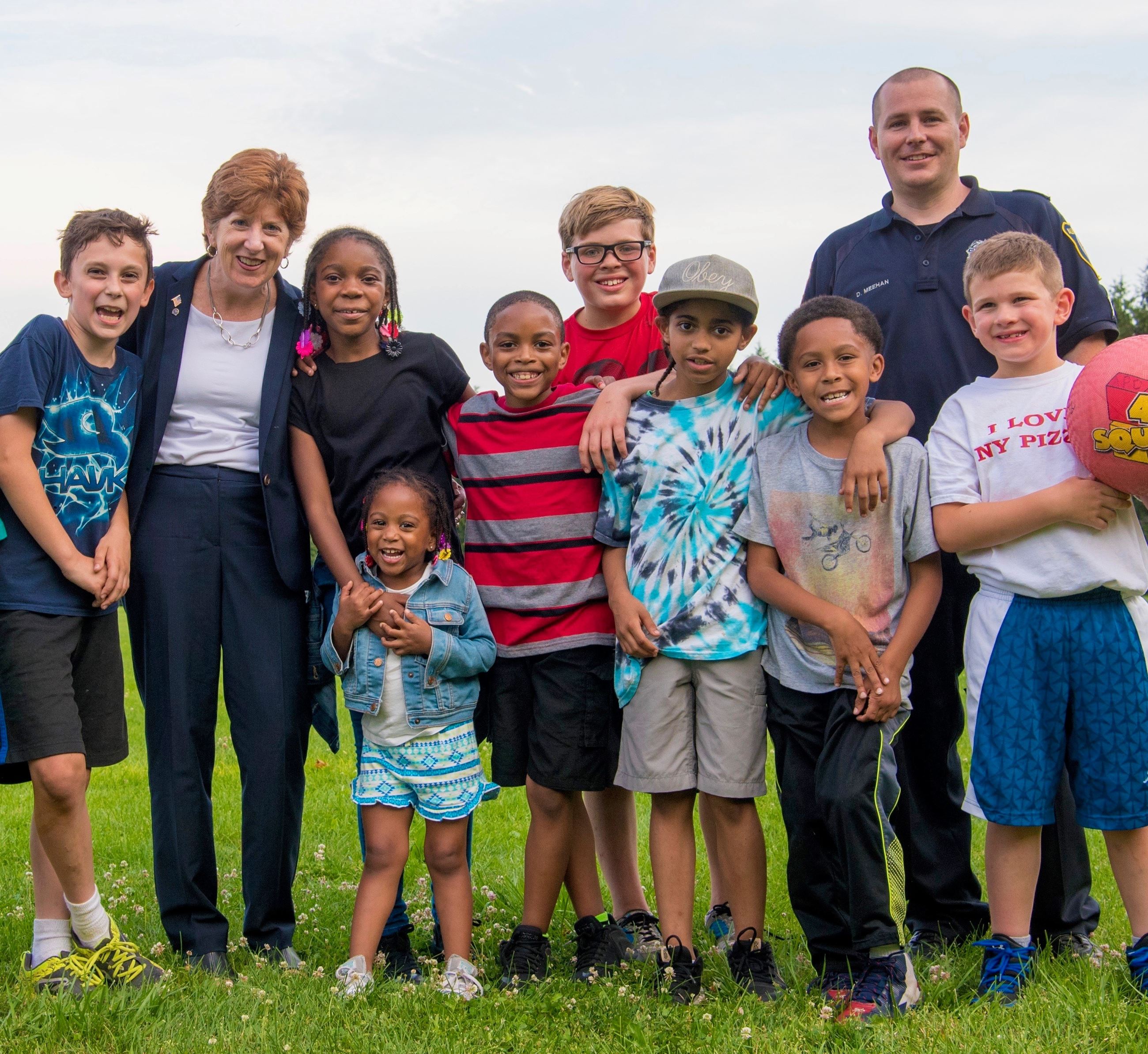 Mayor APD and kids (JPG)